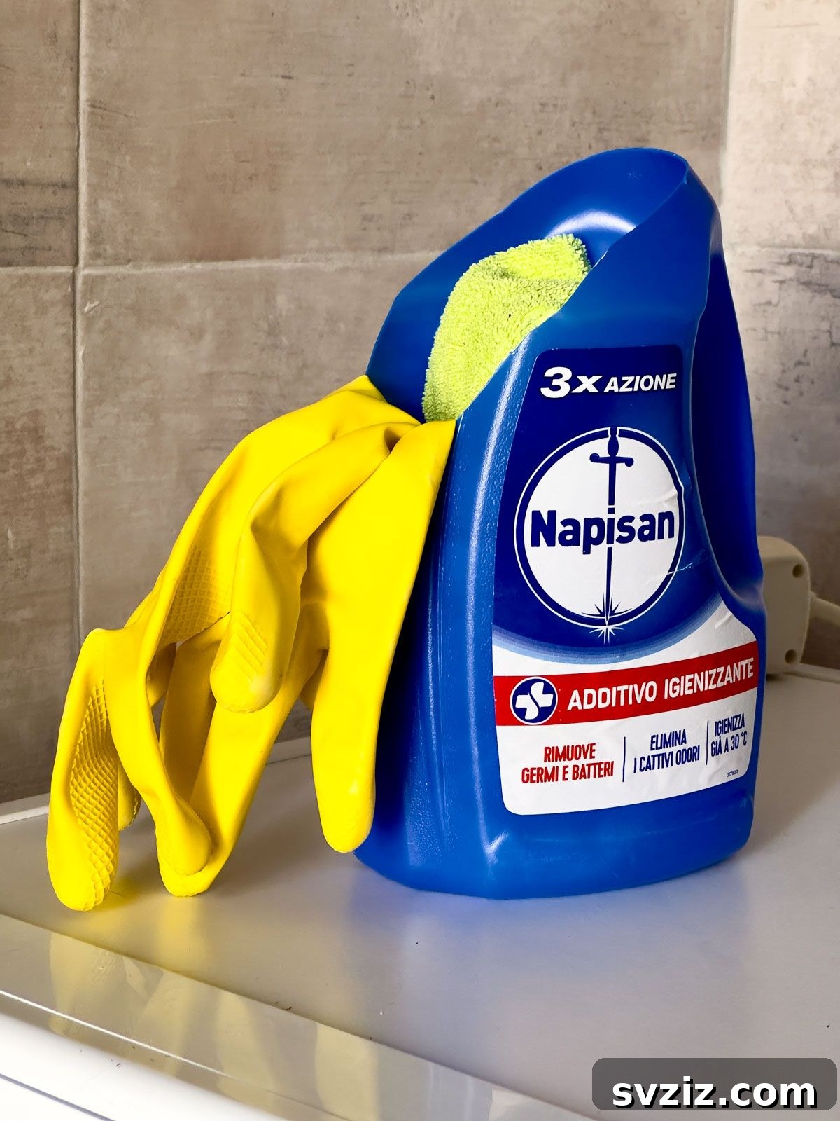 Turn an Empty Detergent Bottle into a Container for Sponges and Gloves