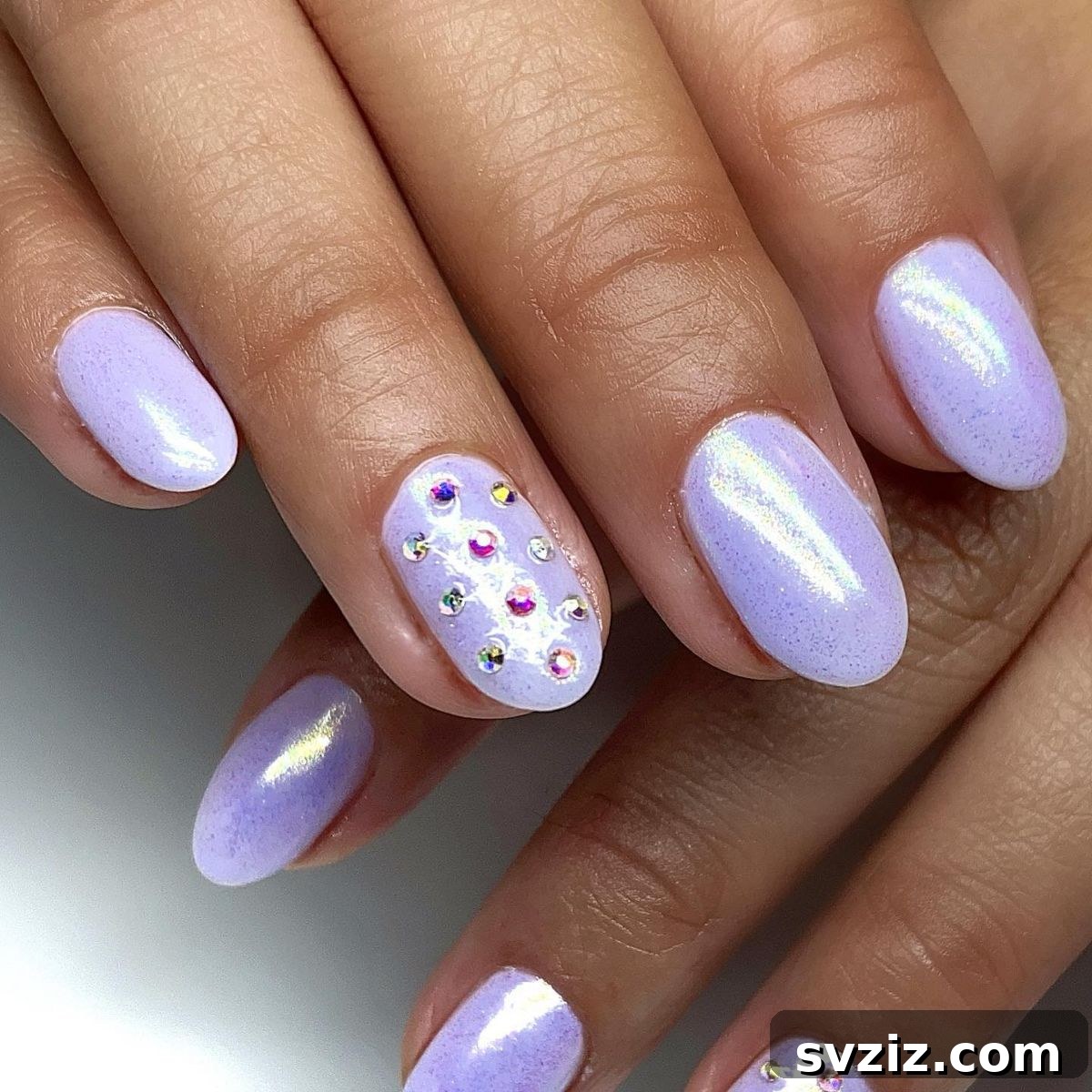 Short nails adorned with delicate rhinestones for a touch of bling