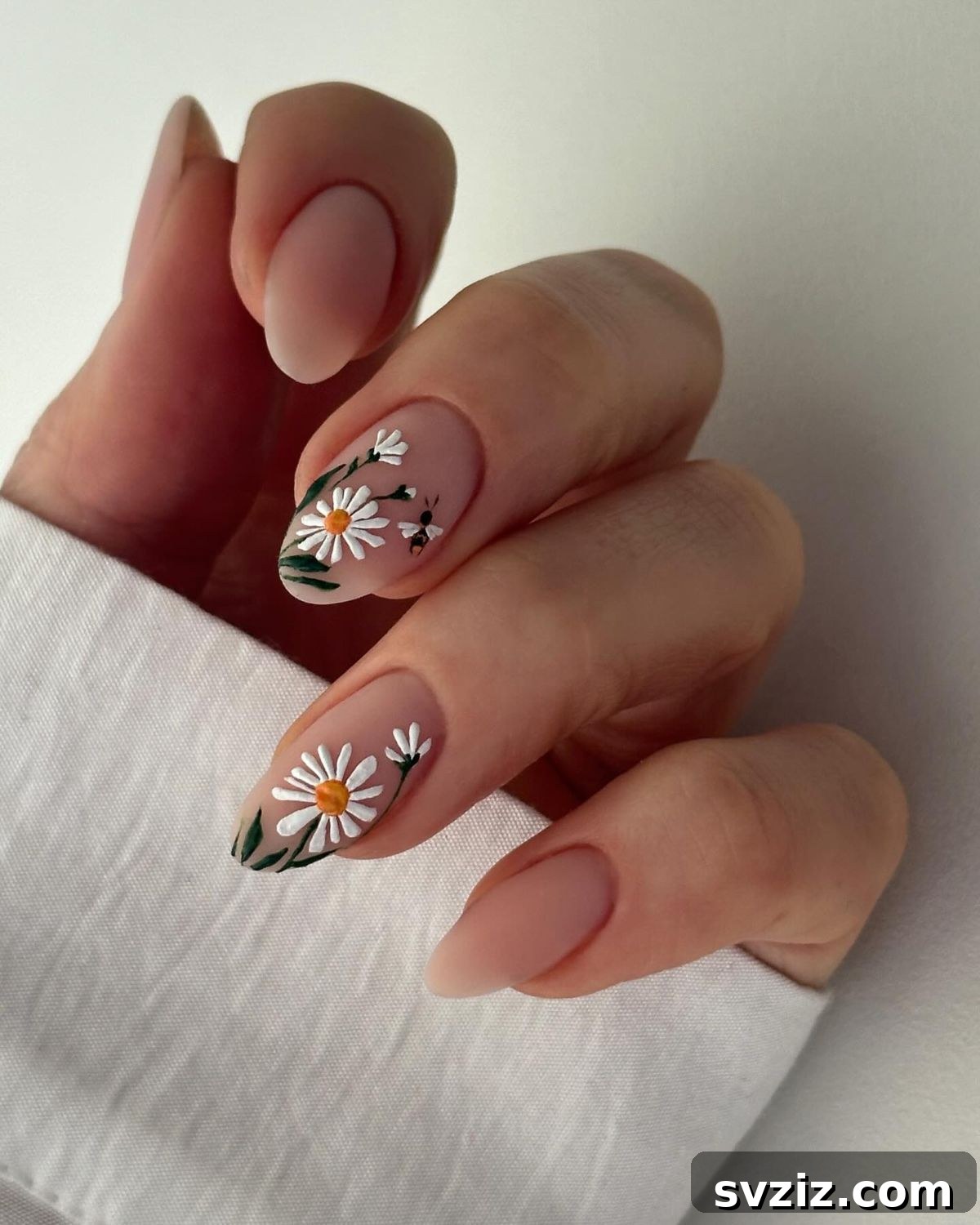41 Stunning Floral Manicure Ideas to Blossom Your Look 20 Embo Powder Textured Daisies
