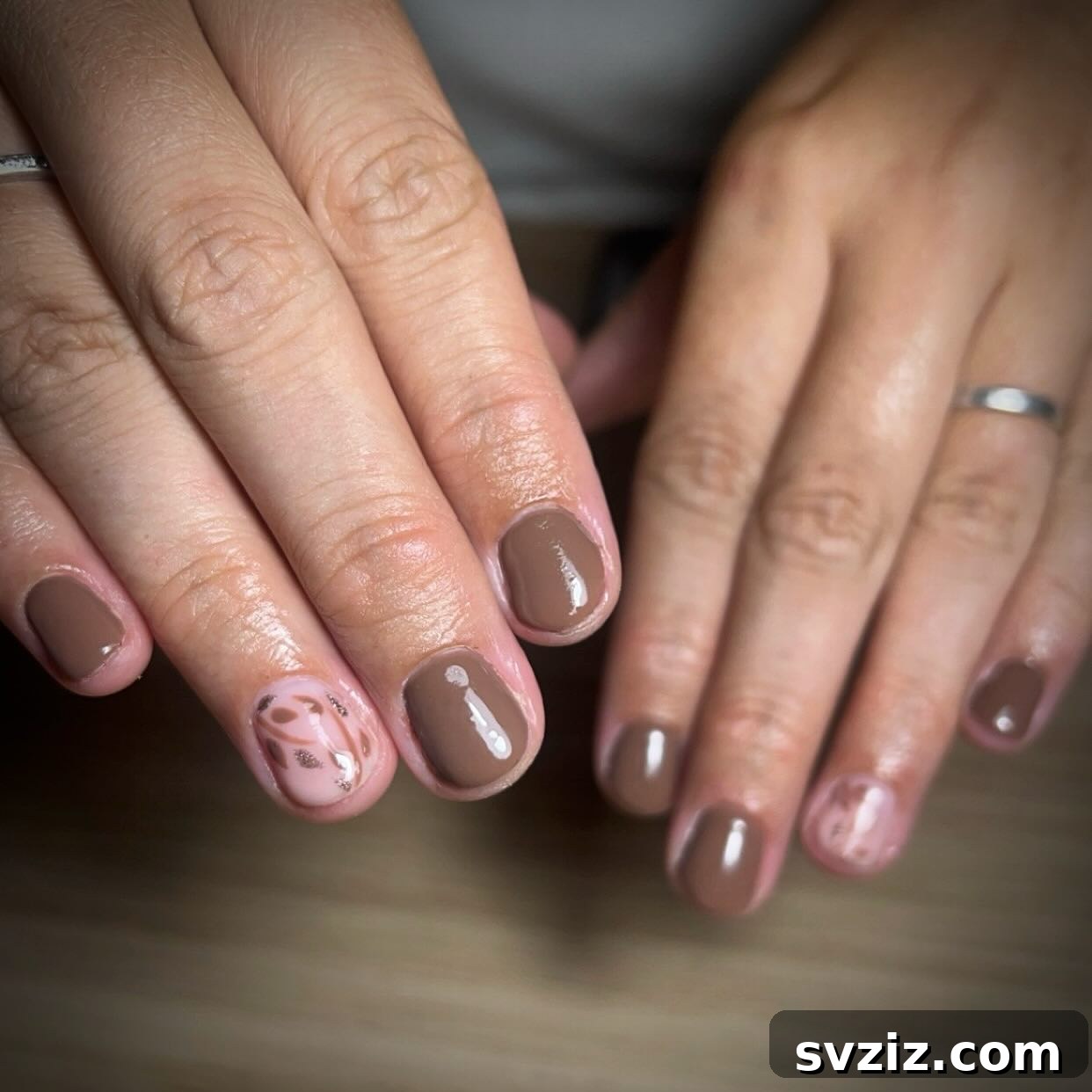 Chic and Subtle Minimalist Manicure in a Versatile Neutral Shade