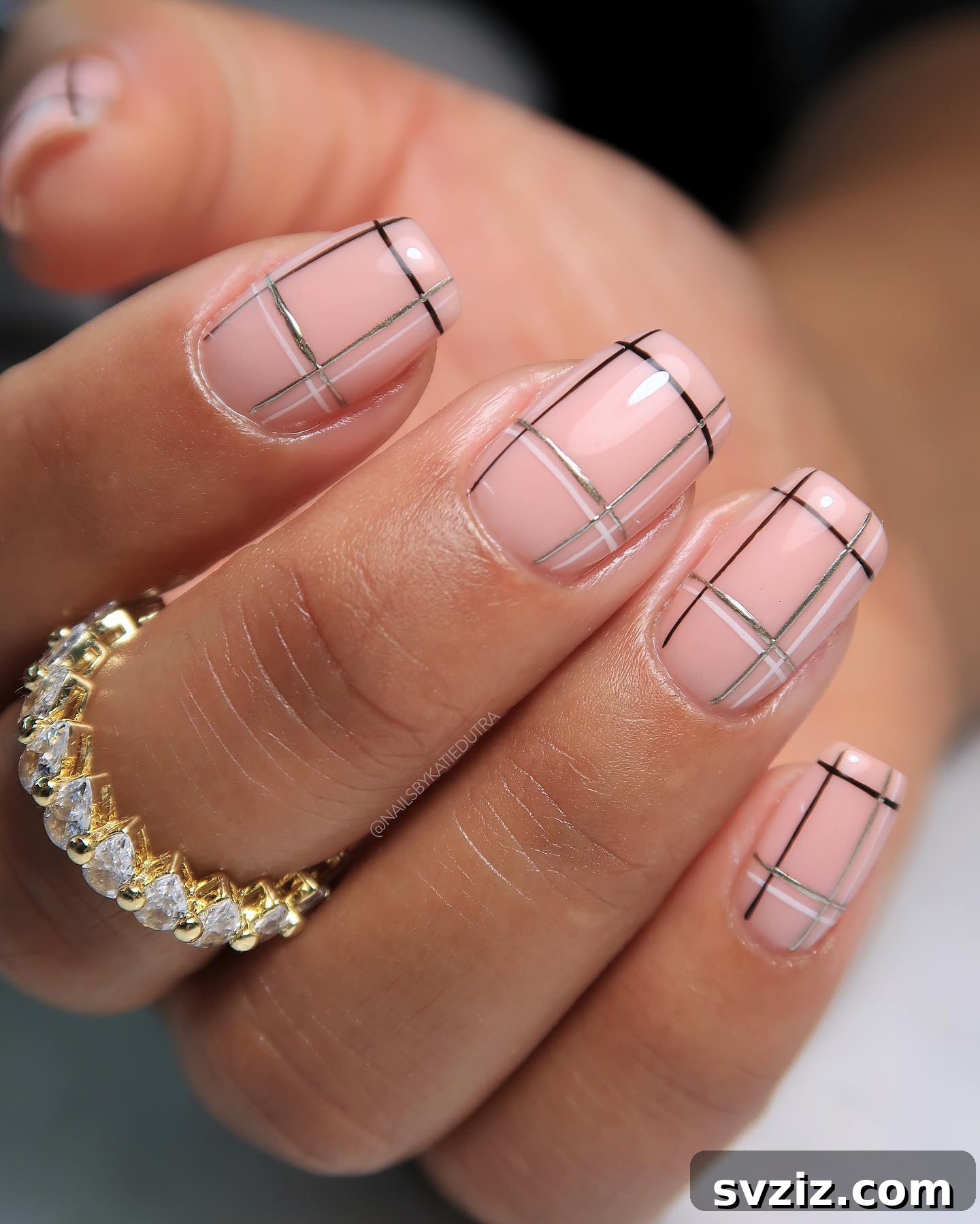 Chic Minimalist Plaid Nail Design in Soft Pink Tones