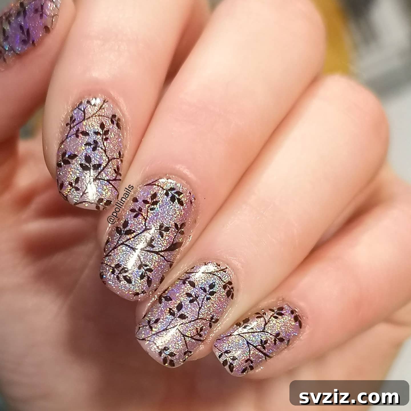 41 Chic and Elegant Nail Design Ideas 28 26. Sparkly Leaf Design