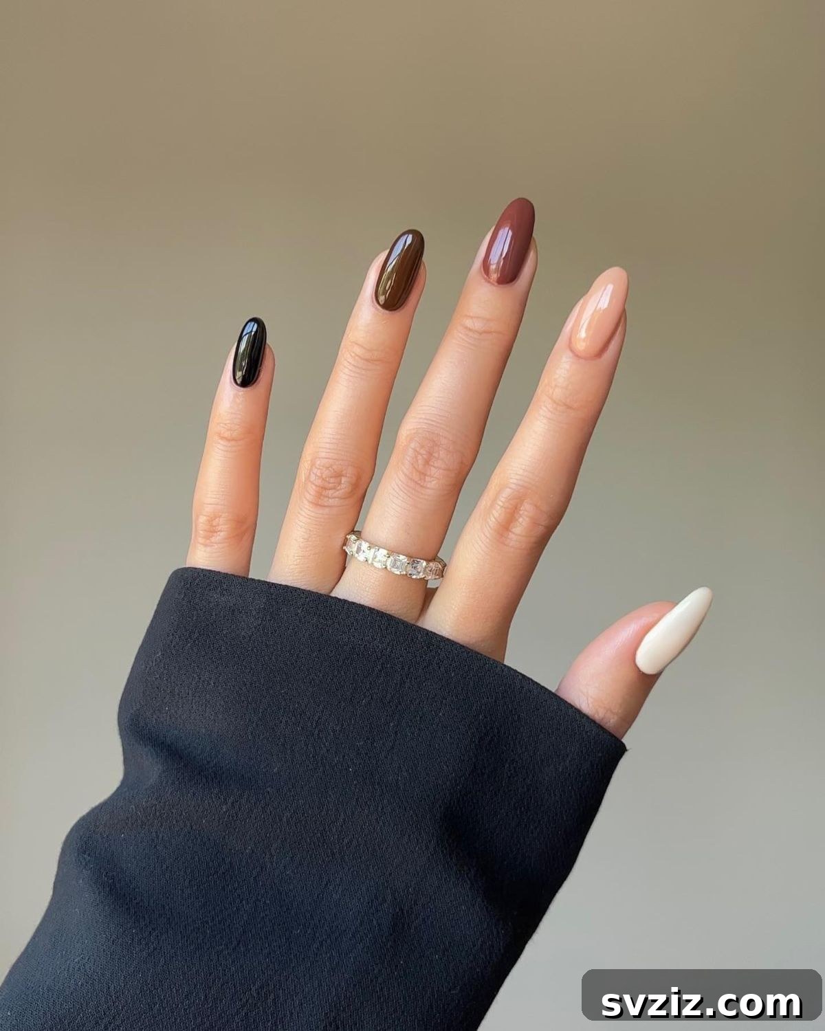 41 Effortless Nude Nail Ideas for Everyone 3 Neutral nude nail design with a gradient of warm fall tones, ideal for autumn chic.