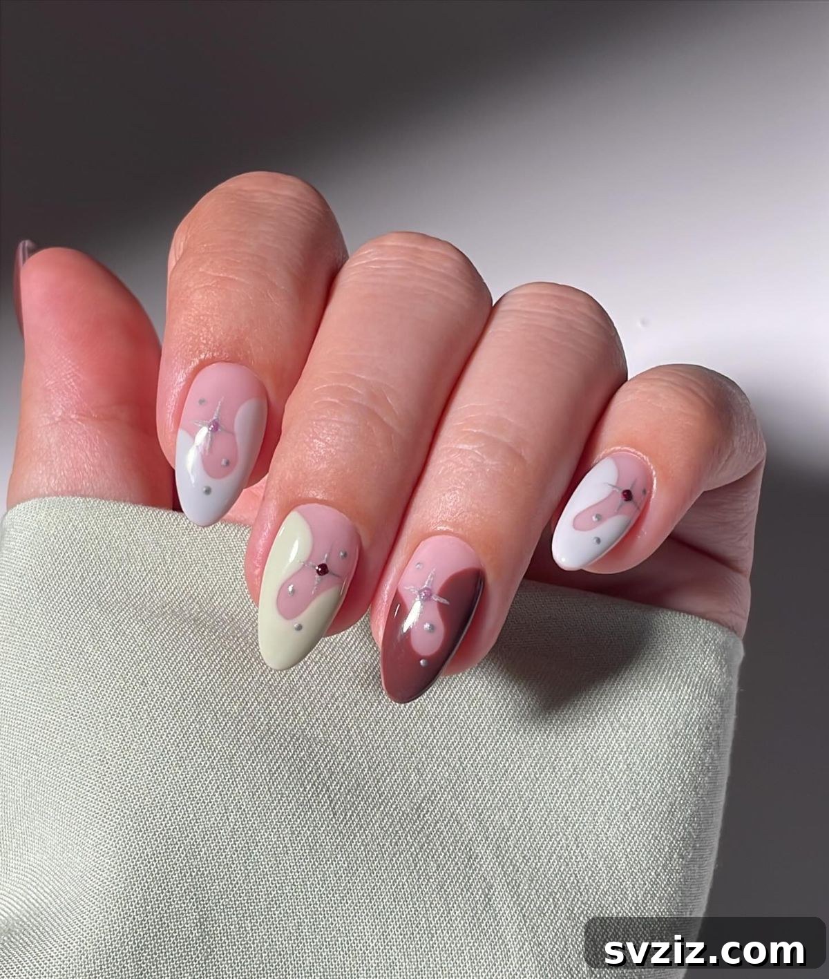 15. Swirly Manicure with Rhinestones