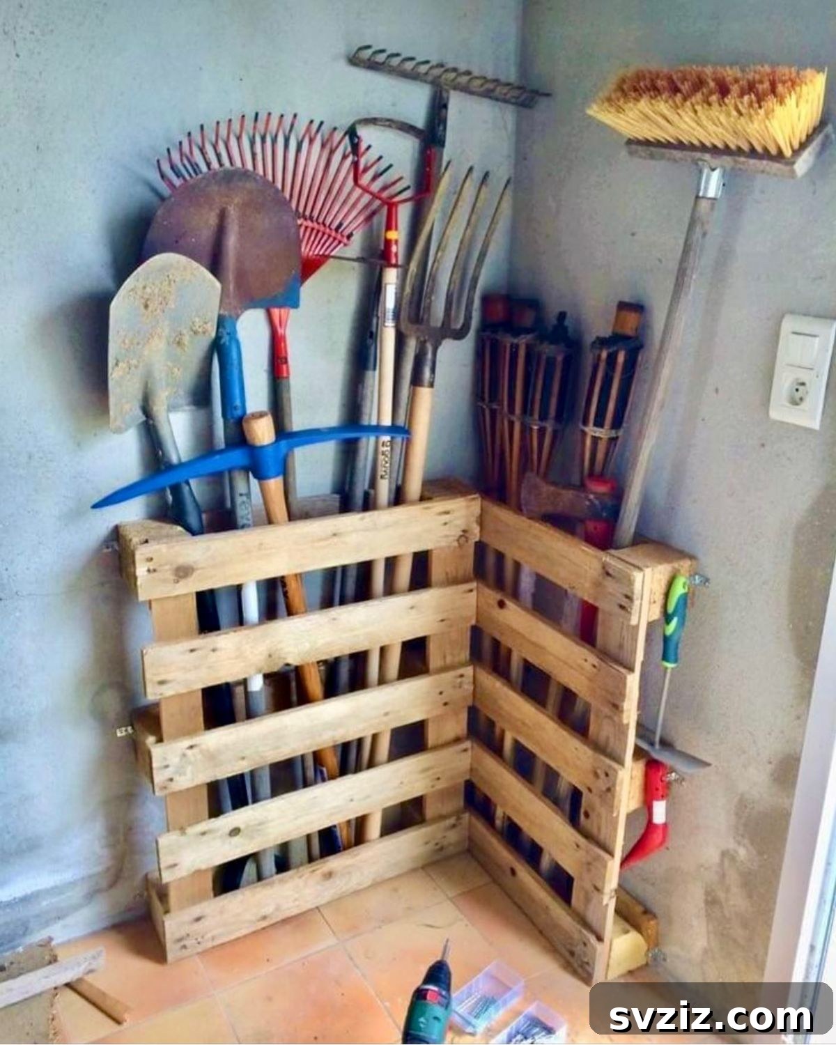 DIY Garden Tool Organizer from Repurposed Wood Pallets