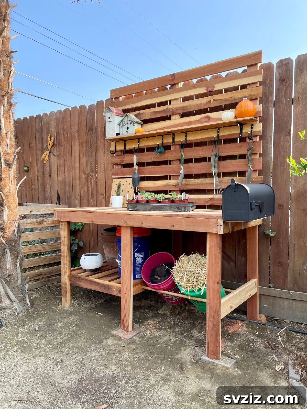 17. Trellis Back Design to Hang Tools