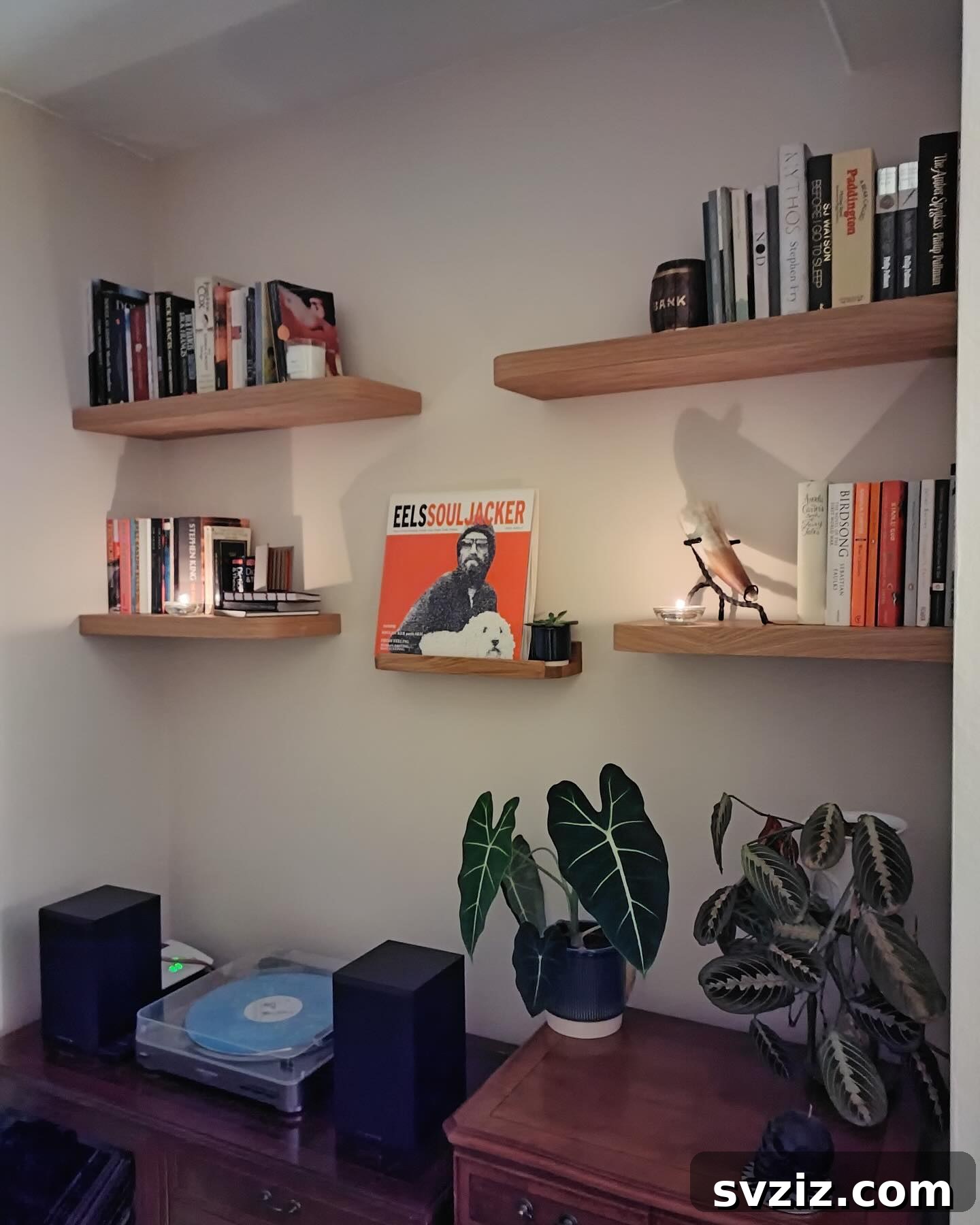 21 Clever Ways to Maximize Corner Space 19 19. Floating Bookshelf