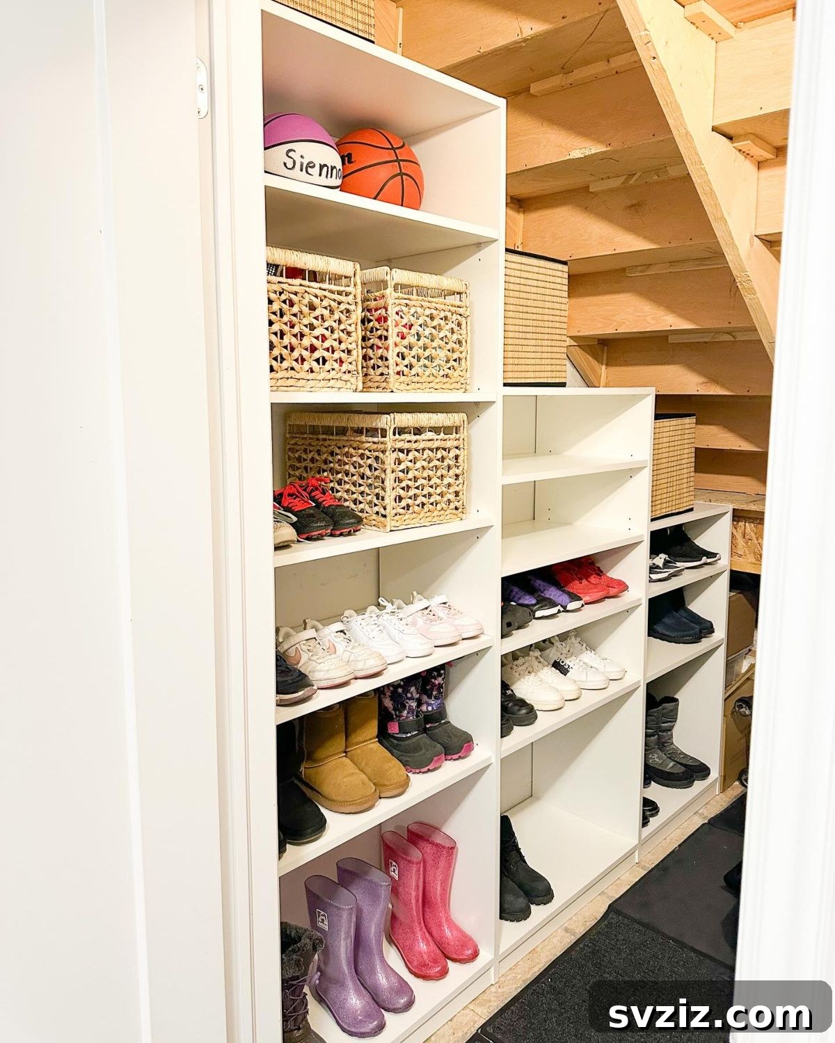 Simple shelving unit for shoe organization