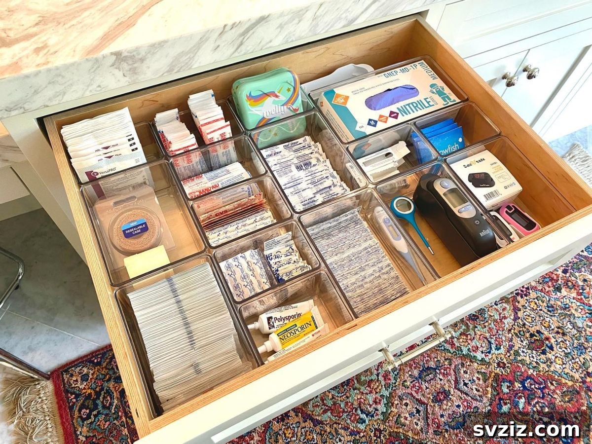 21 Genius Organizing Hacks for Master Organizers 21 Dedicate a first aid drawer with acrylic dividers for quick and easy access to medical necessities during daily mishaps.