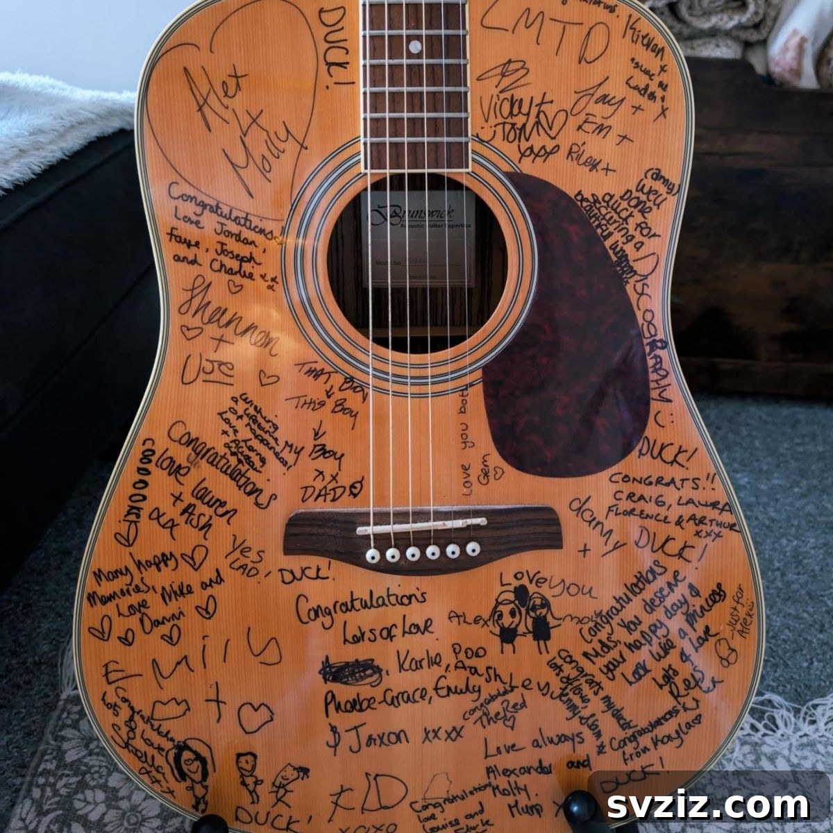 23 Ingenious Wedding Guest Signature Ideas 18 Old guitar serving as a wedding guest book for music-loving couples.