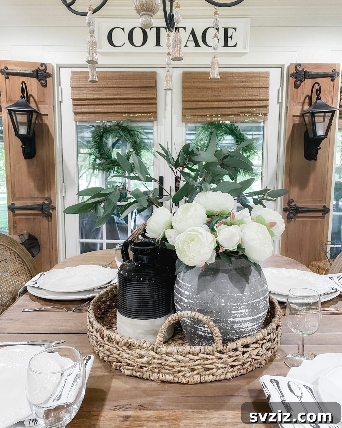 23 Effortless DIY Summer Dining Table Centerpieces 21 19. Pottery and Basket Tray