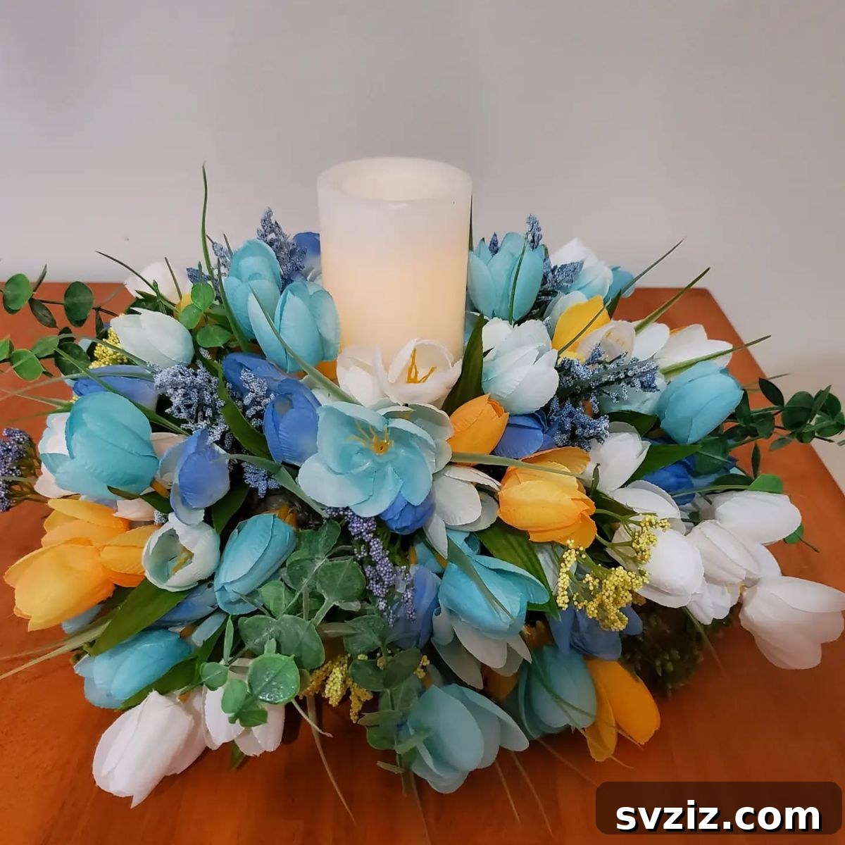 23 Effortless DIY Summer Dining Table Centerpieces 8 6. Summer Tulips