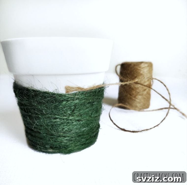 Applying natural yarn on the planter