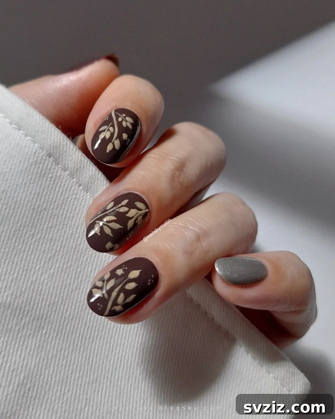 23 Hottest Autumn Nail Trends to Inspire You 13 Brown Leaf Manicure with Autumnal Designs