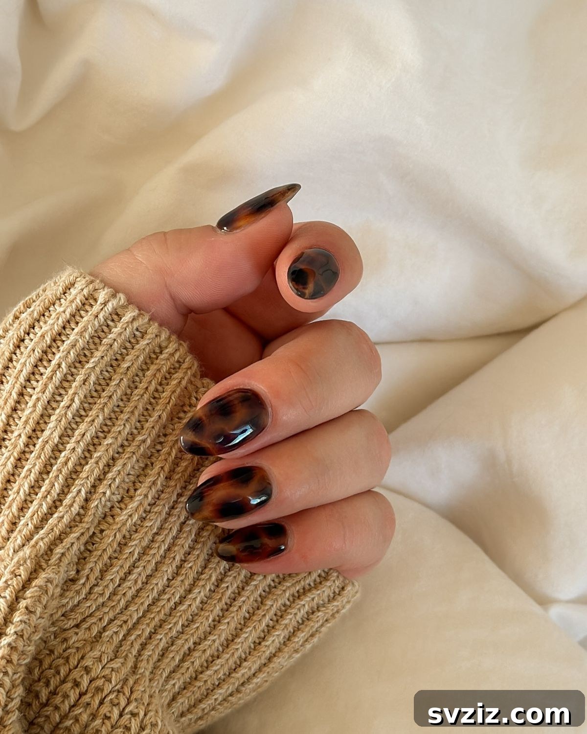 23 Hottest Autumn Nail Trends to Inspire You 7 Tortoise Shell Nail Design for Fall