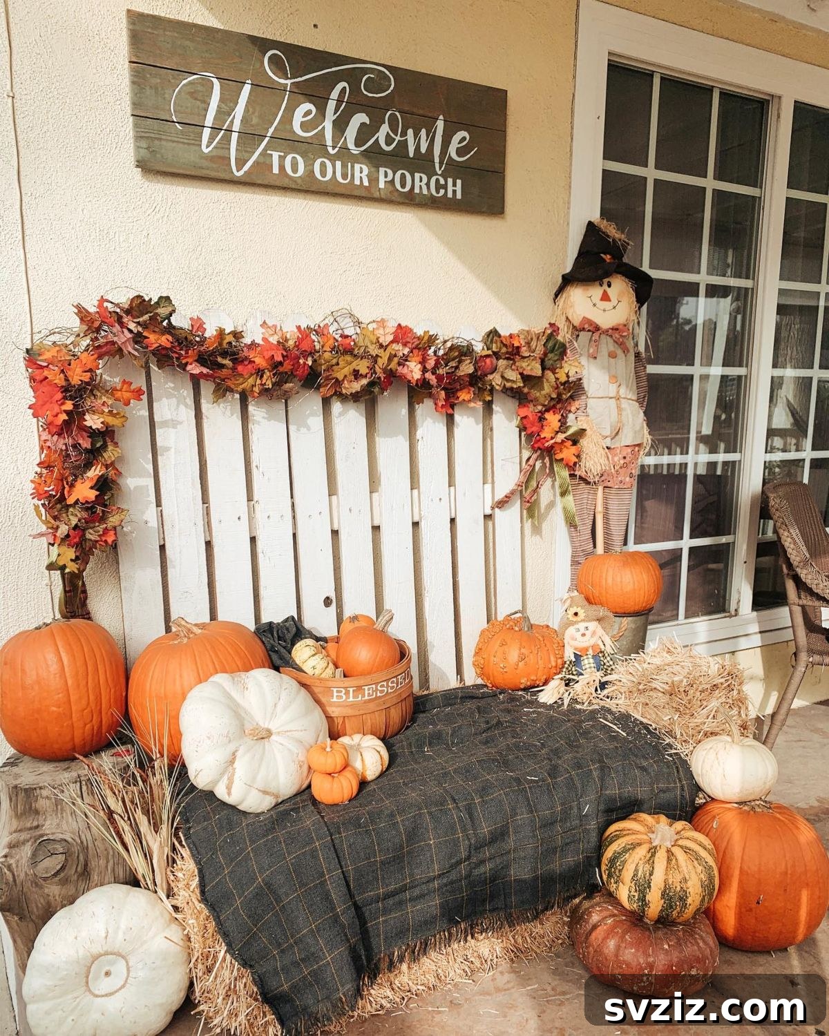 31 Autumn Outdoor Decor Ideas to Enhance Your Home's Curb Appeal 27 Cozy welcome hay bale decor with a blanket and beautiful pumpkins