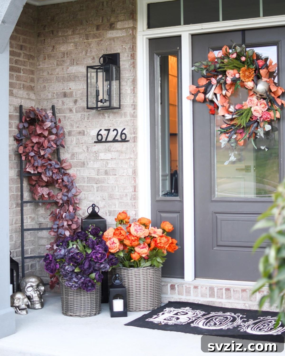 21 Gorgeous Thanksgiving Entryway Designs 21 19. Fairytale Flowers and Seasonal Elements