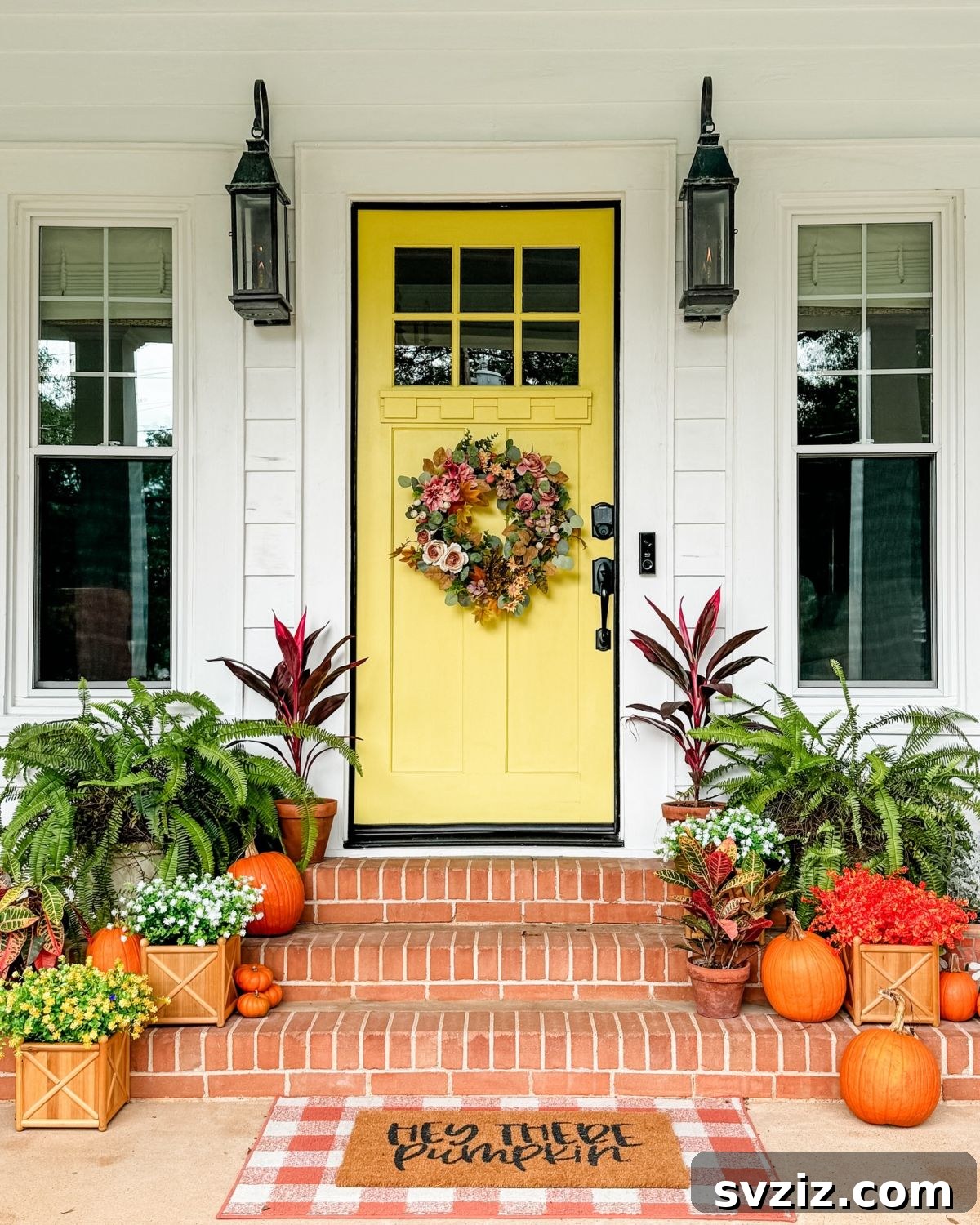 21 Gorgeous Thanksgiving Entryway Designs 22 20. Mums and More