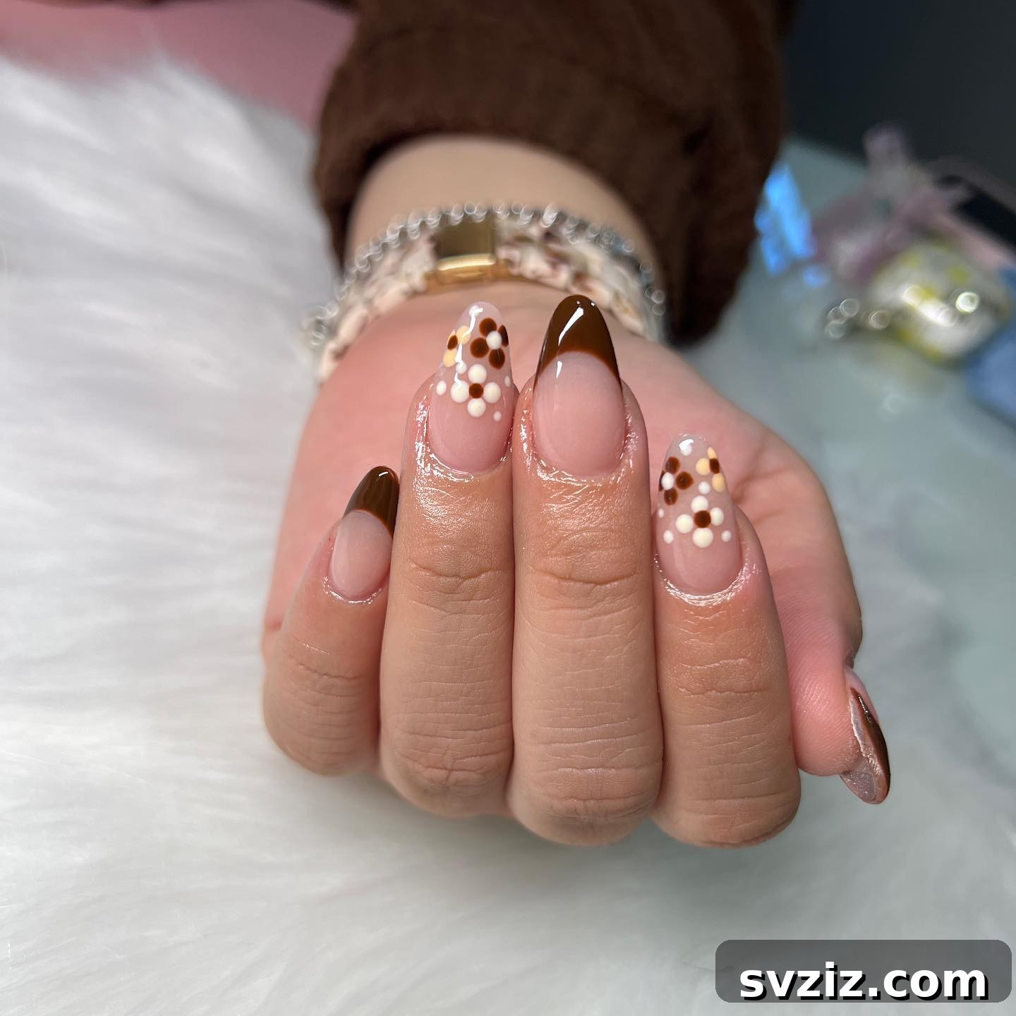 Chic Autumn Almond Nail Ideas 22 Dainty brown fall floral almond nails with beautiful French tips and sweet, flawlessly executed flower designs