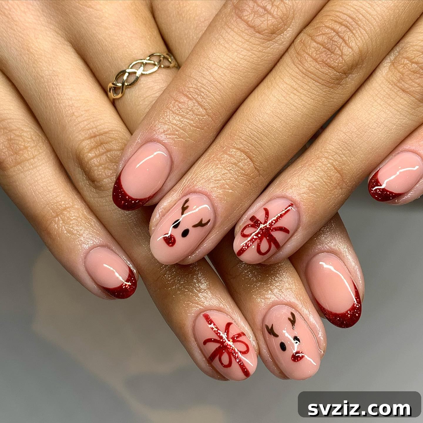 17. Reindeer Face Manicure