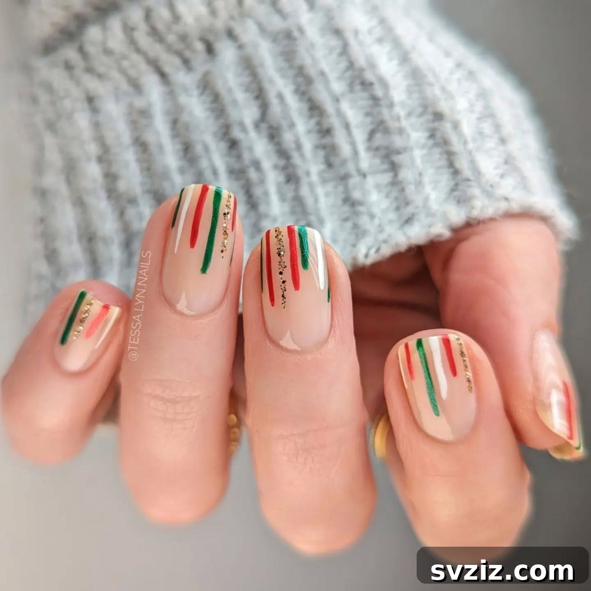18. Chic Christmas Nail Art