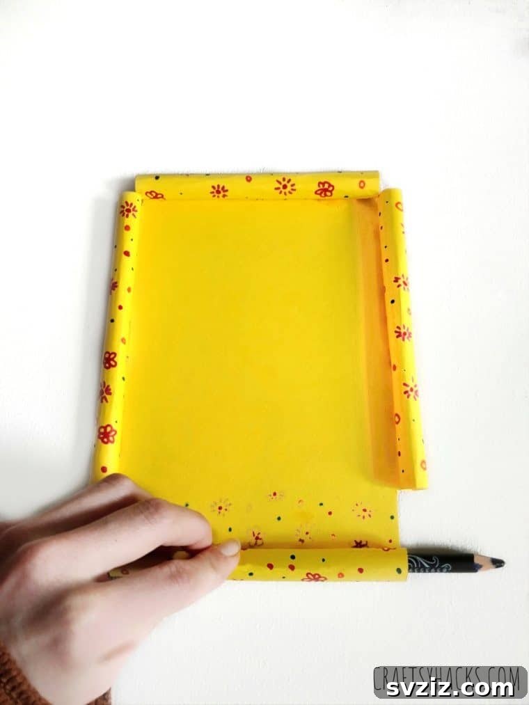 Crafting Paper Photo Frames 6 Rolling paper with a pencil for a 3D effect