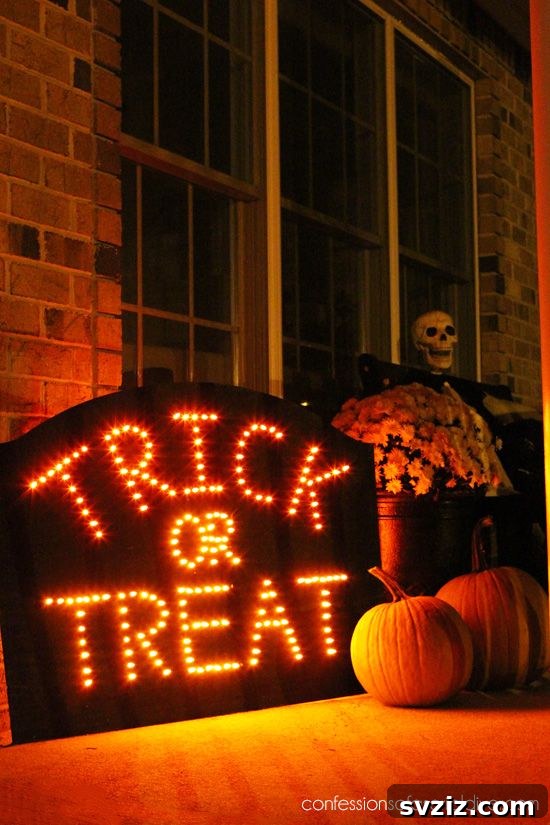 DIY Lighted Trick or Treat Halloween Sign