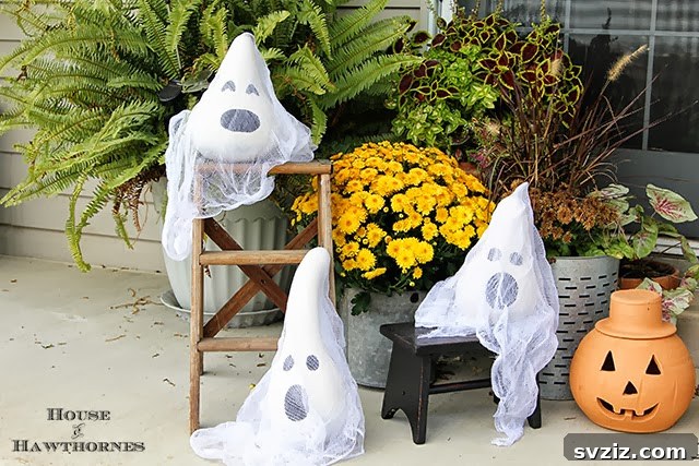 DIY Gourd Ghosts for Eco-Friendly Halloween Decor