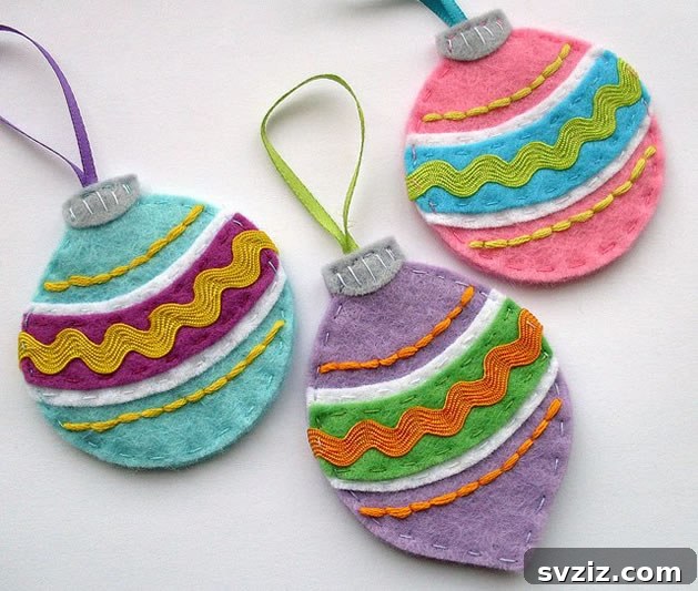 20 Festive Holiday DIYs for Teens 18 Felt Vintage Ornaments