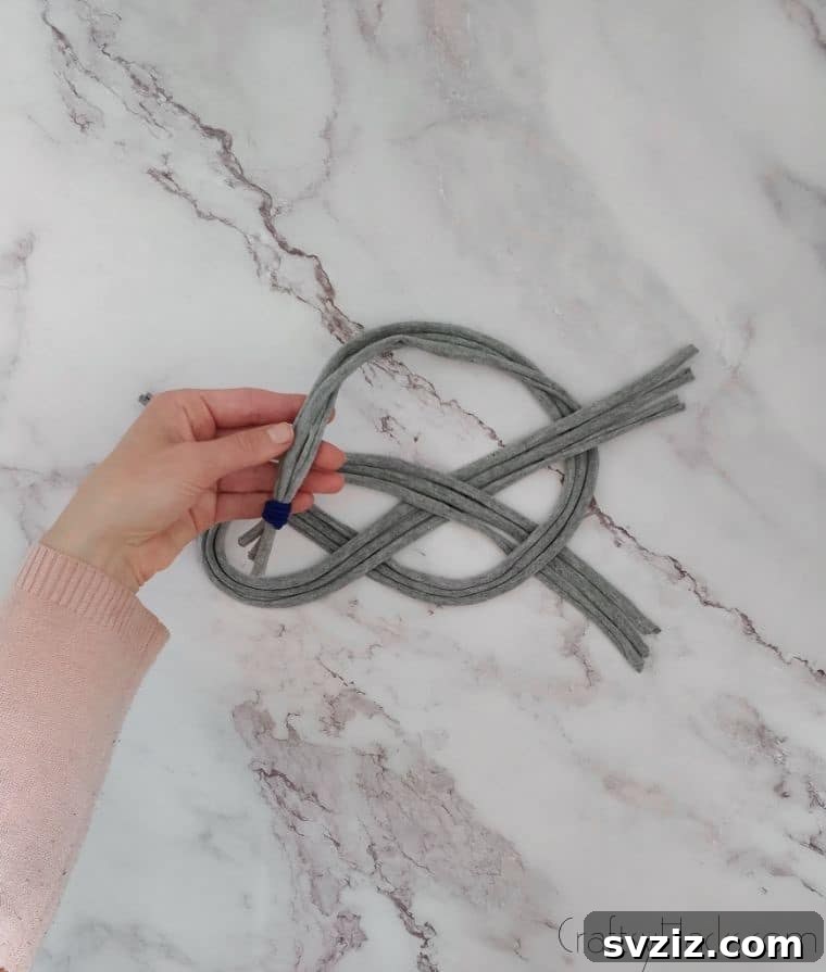crossing blue elastic over loop