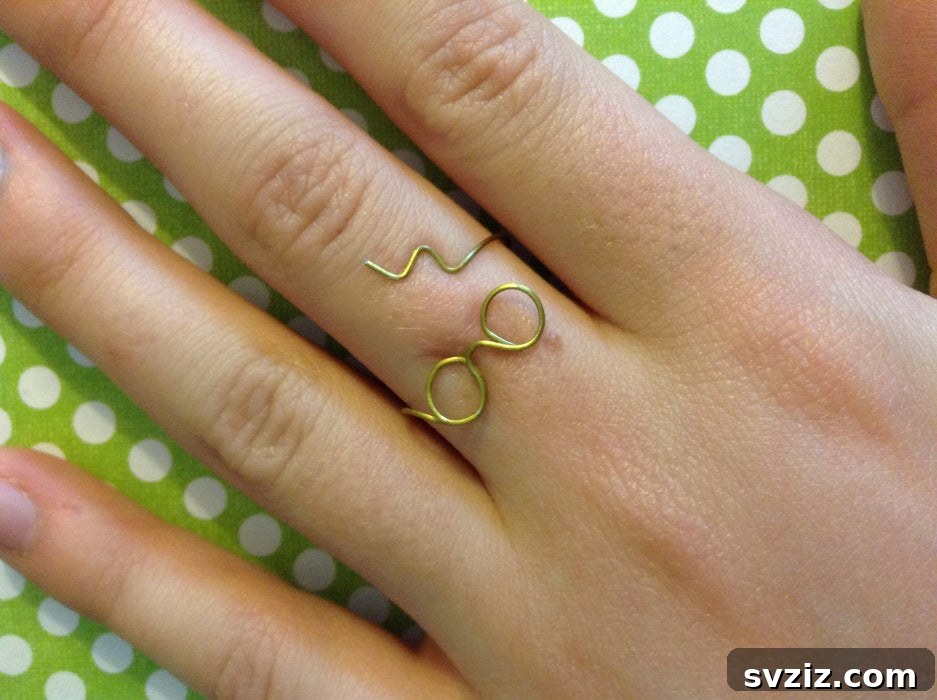 27 DIY Rings You'll Never Want to Take Off 18 Fandom-inspired DIY Harry Potter lightning bolt wire ring.