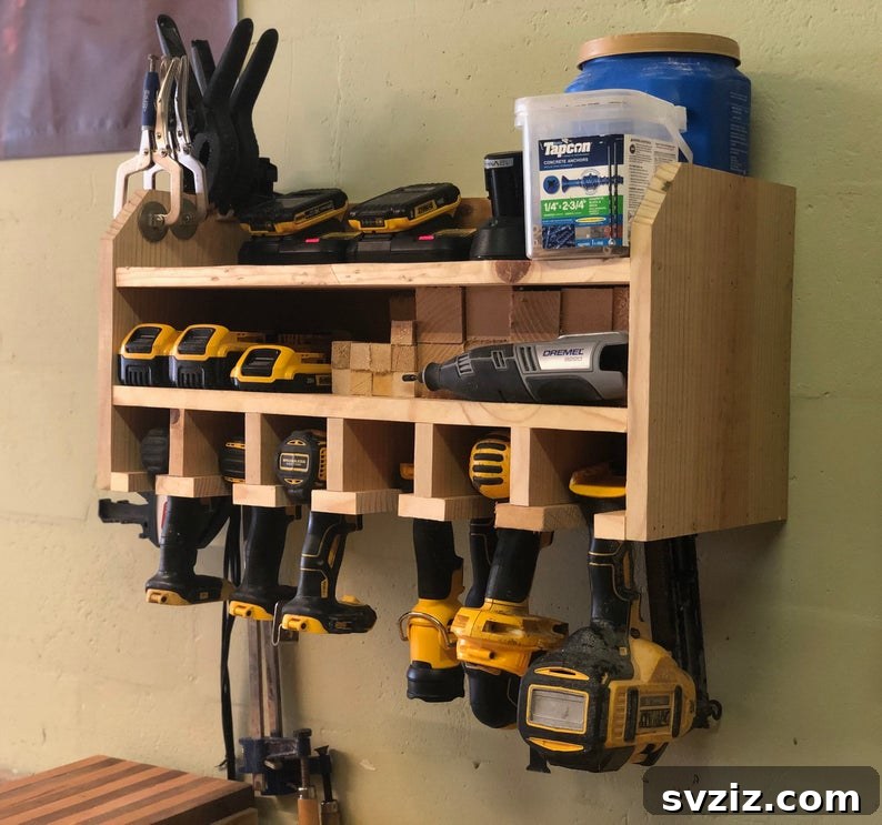 Compact wall-mounted charging station for cordless drills and batteries