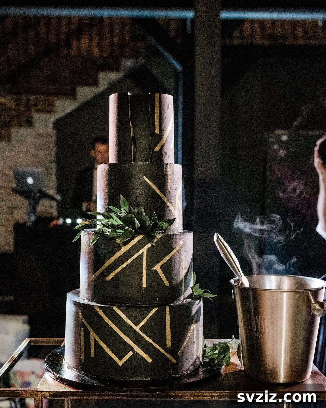 black and gold cake
