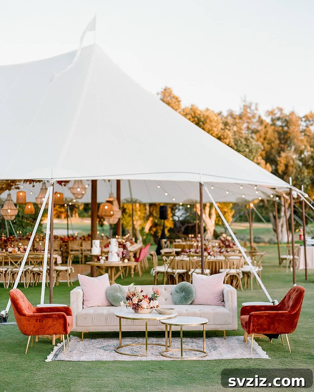 31 Next-Level Wedding Reception Ideas 30 Velvet couches in an outdoor wedding reception cozy corner